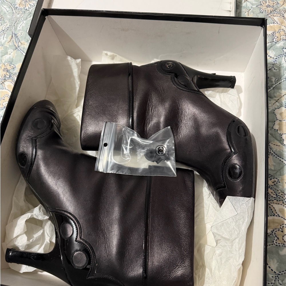 Vintage CHANEL Black Leather Booties - Picture 8 of 8